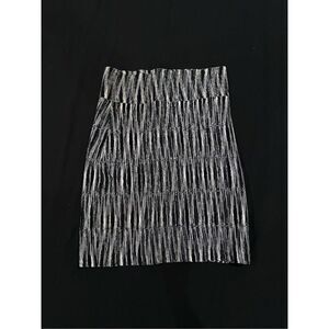BCBG SIZE S women’s skirt bandage black and white design